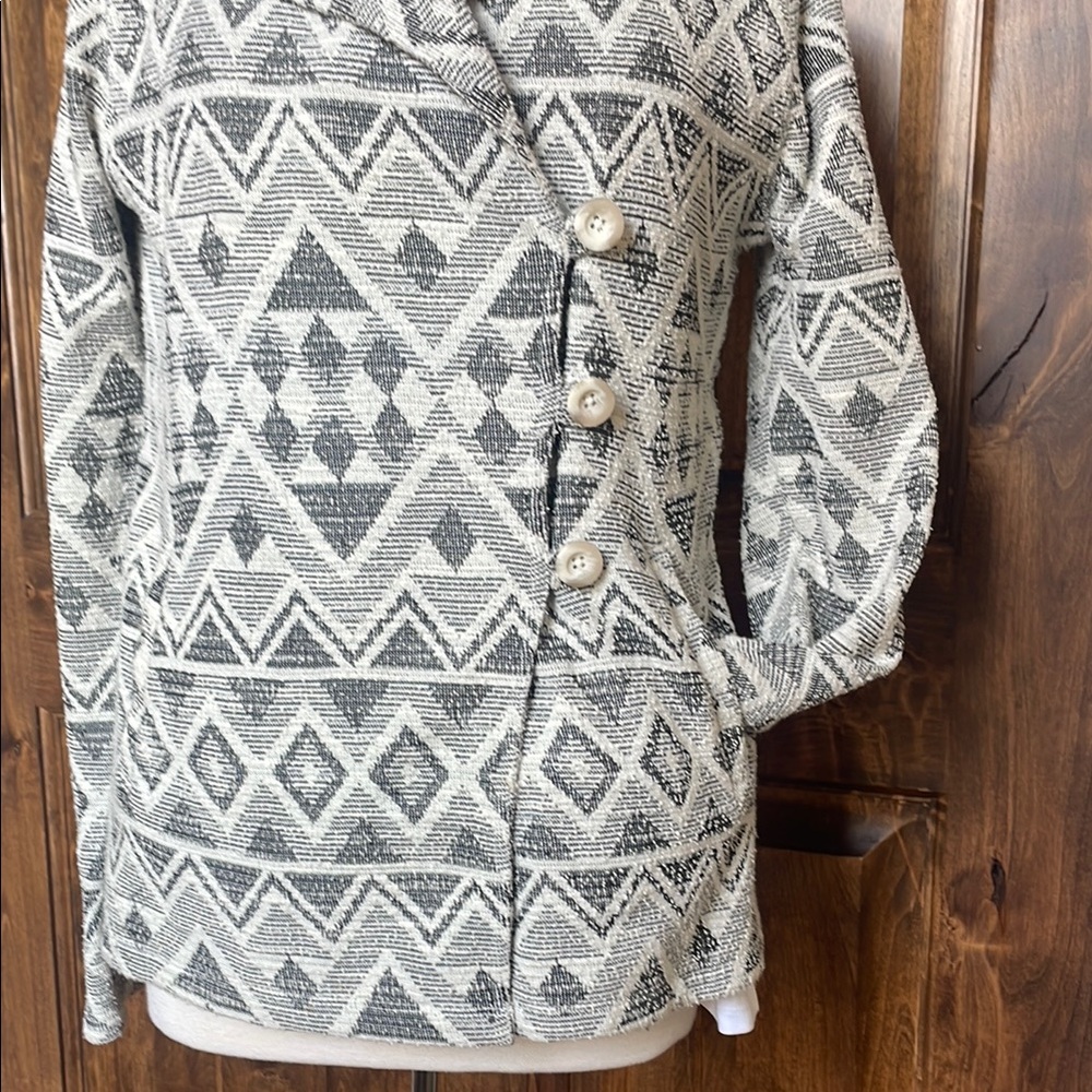 Geometric Patterned Gray Jacket - image 3